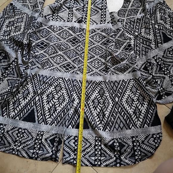 🔵3/$30 Cute lightweight Button Up High Low Top - Picture 12 of 14